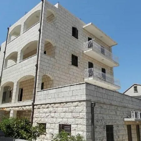 Πανσιόν Cesic Ντουμπρόβνικ