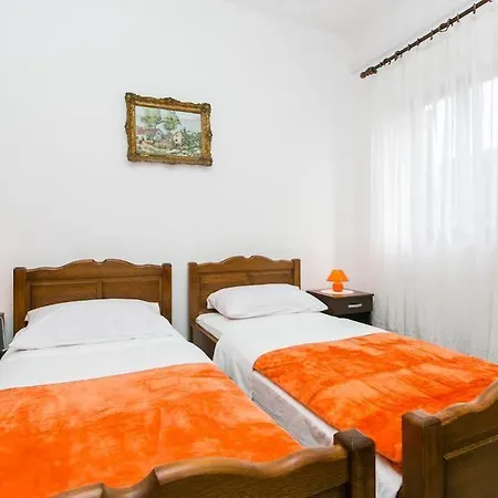 Πανσιόν Cesic Ντουμπρόβνικ