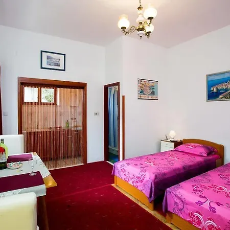 Cesic Πανσιόν Ντουμπρόβνικ