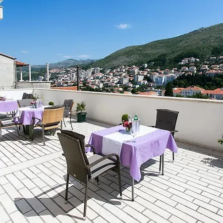 Πανσιόν Cesic 3*